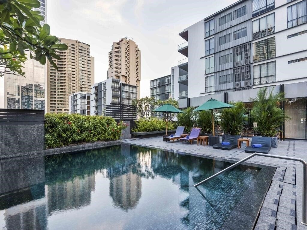 Отель Maitria Hotel Sukhumvit 4*