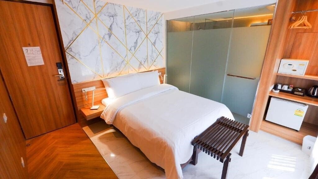Отель Pinnacle Sukhumvit Inn Bangkok 3*