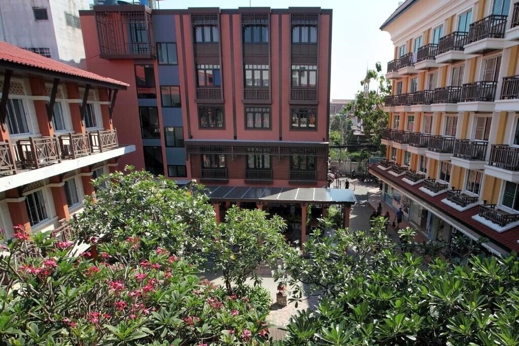 Готель Rambuttri Village Inn & Plaza 3*