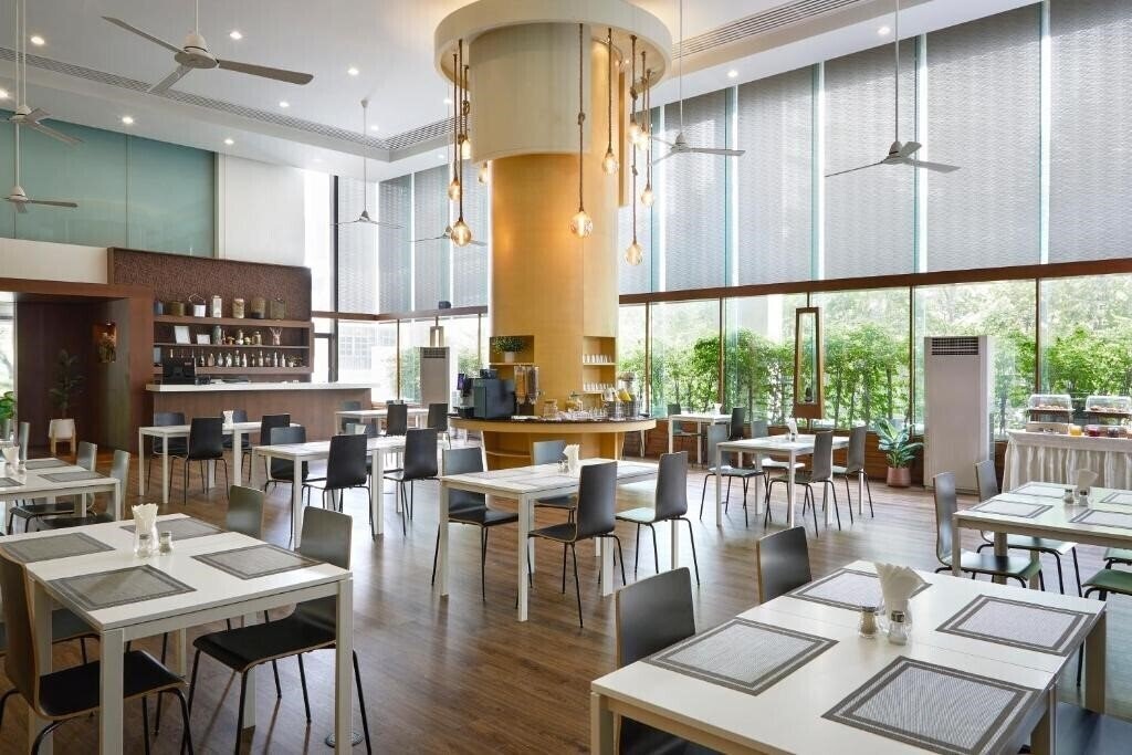 Фотографія Somerset Park Suanplu 4*