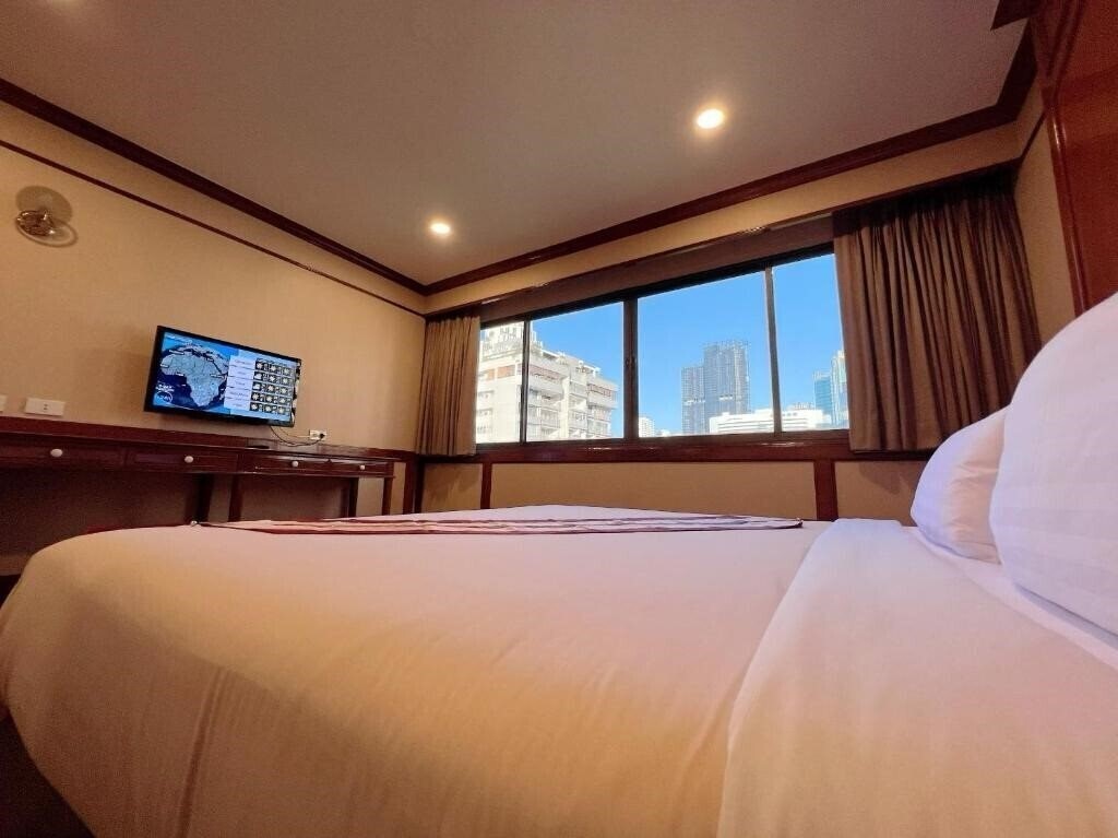 Отель The Promenade Hotel 3*