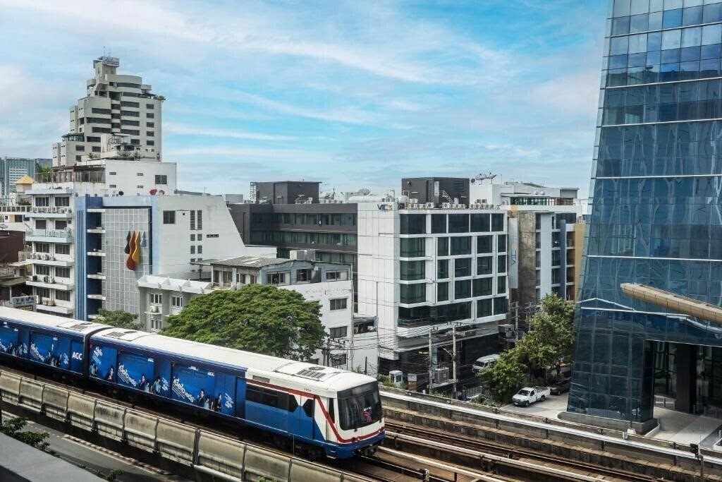 Отель Vic3 Bangkok 3*
