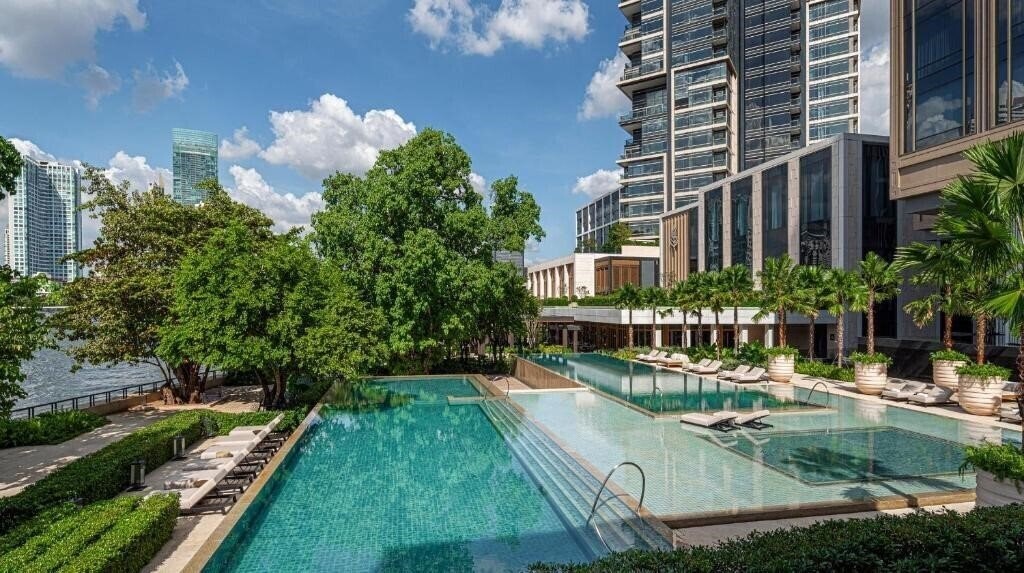 Готель Four Seasons Hotel Bangkok at Chao Phraya River 5*