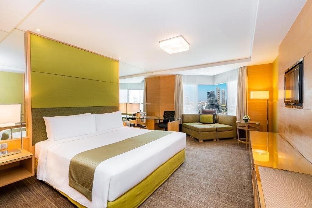Изображение Holiday Inn Silom 4*