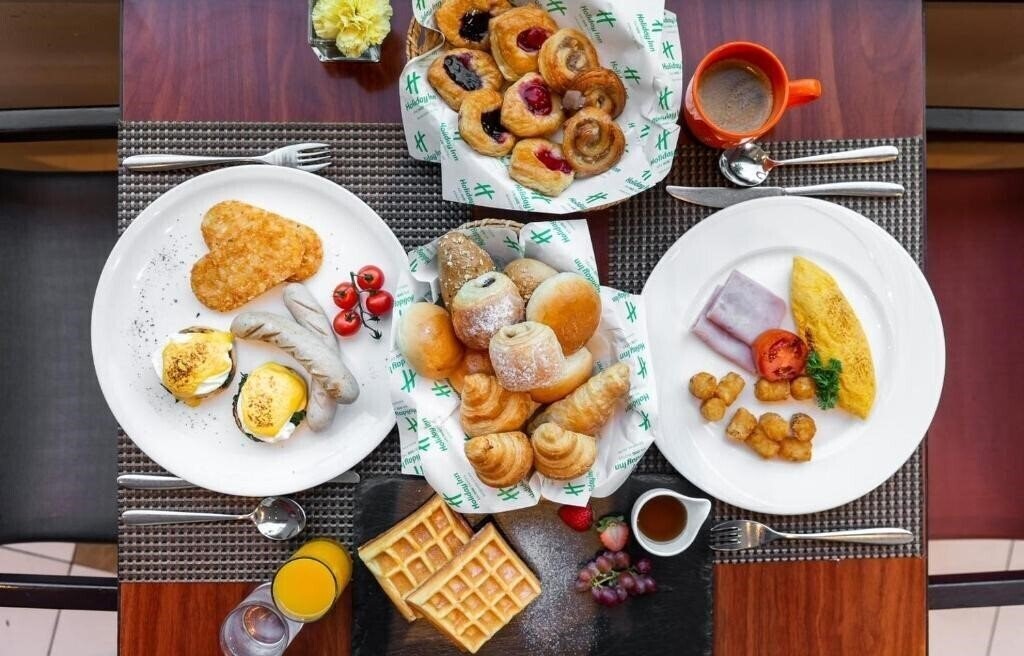Картинка Holiday Inn Silom 4*