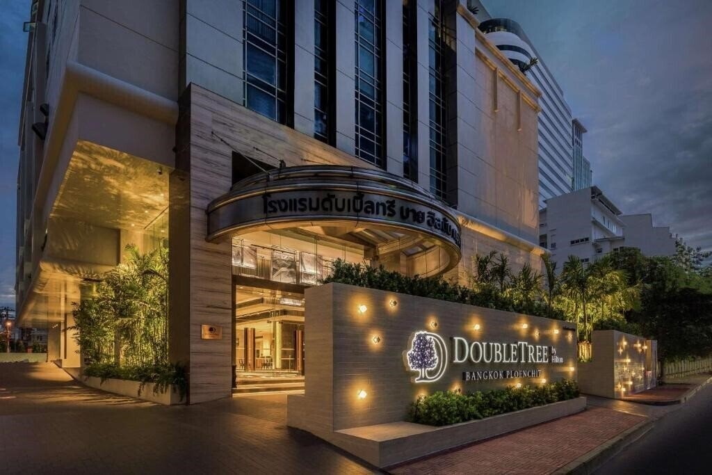 Фото Doubletree by Hilton Bangkok Ploenchit 4*