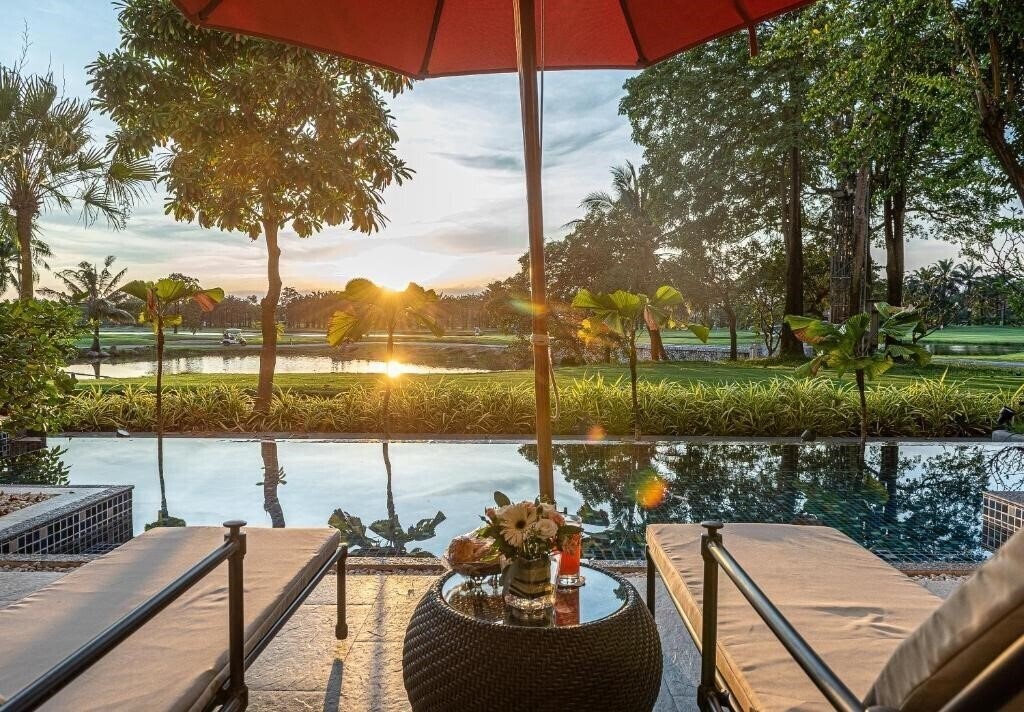 Отель Summit Windmill Golf Suite Hotel at Suvarnabhumi 5*