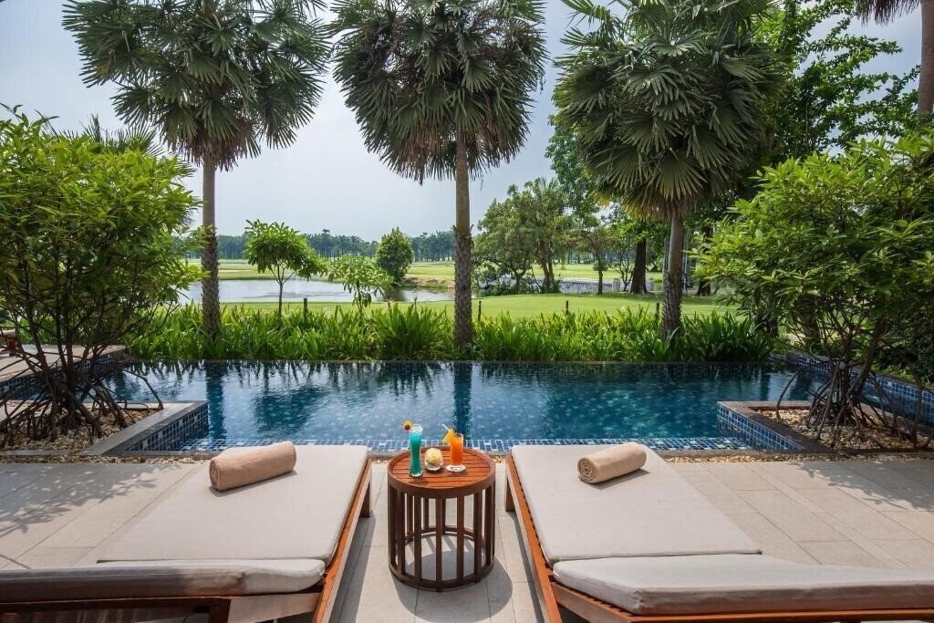 Фото Summit Windmill Golf Suite Hotel at Suvarnabhumi 5*