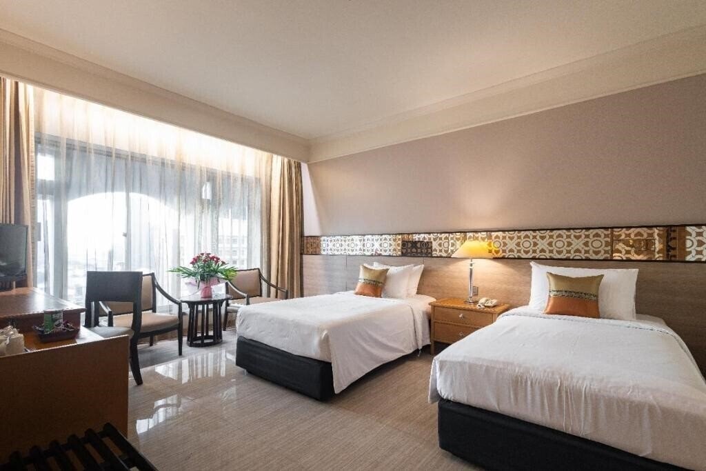 Отель Indra Regent 4*