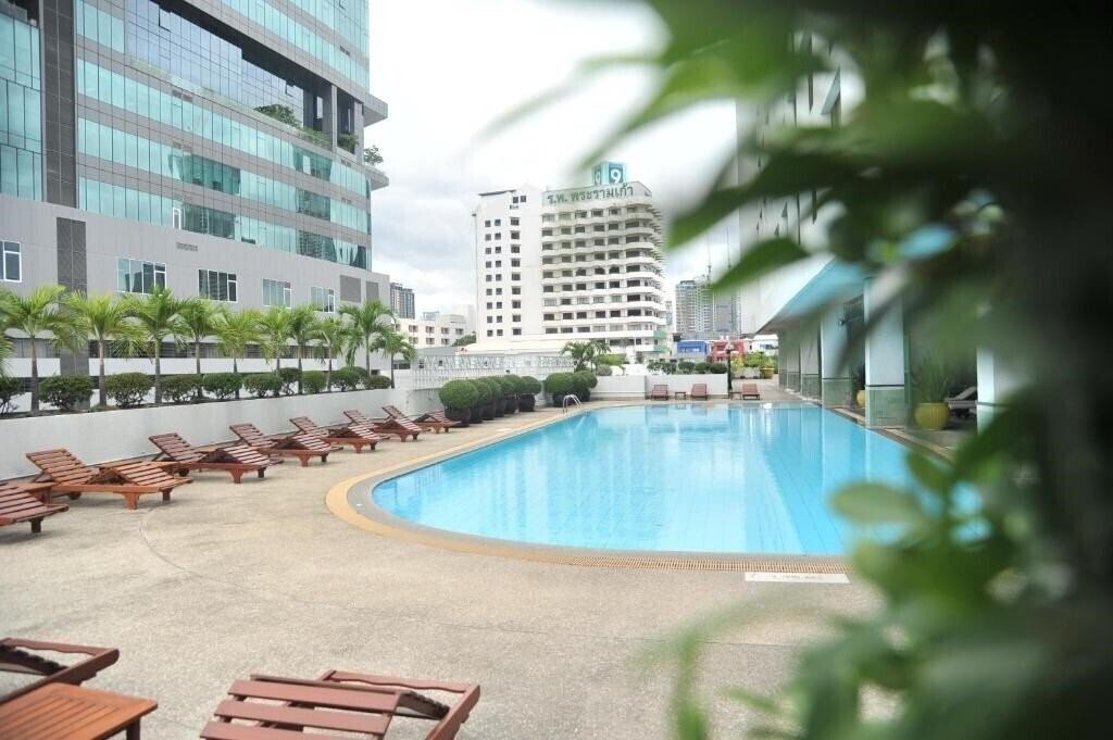 Фото Golden Tulip Sovereign 5*