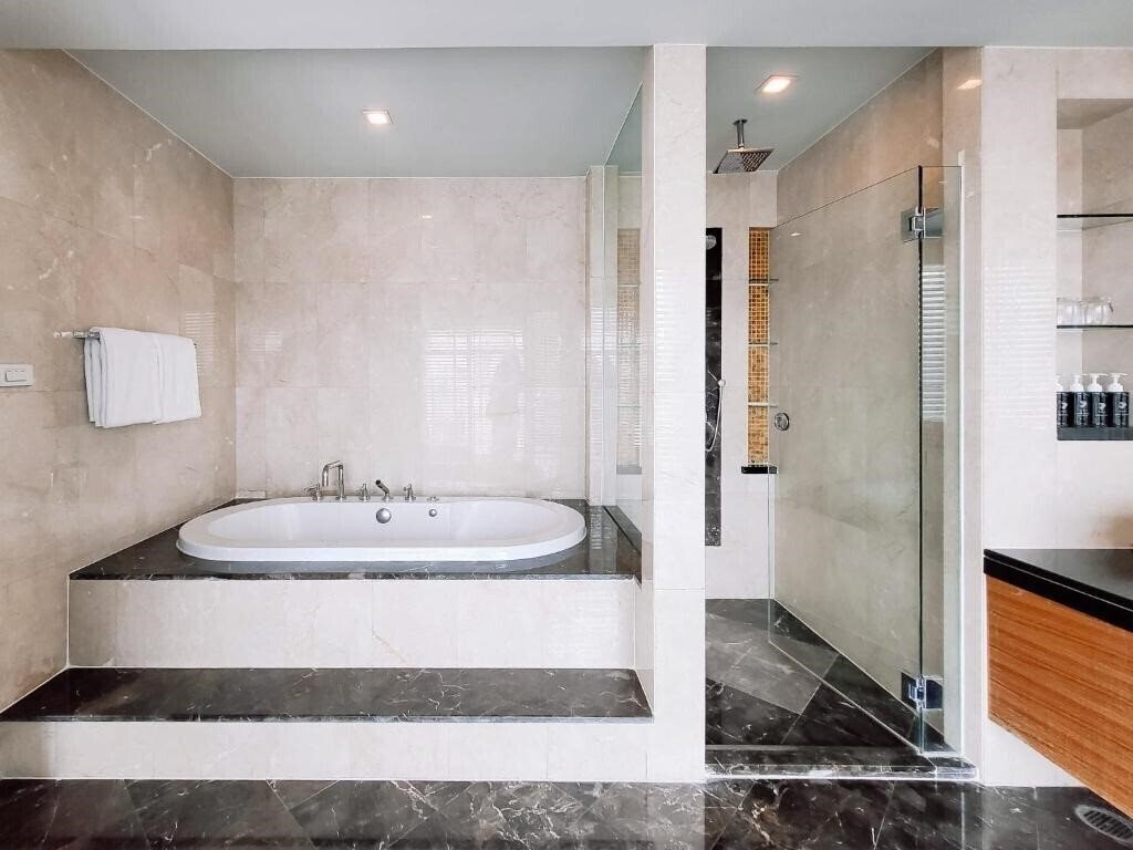 Зображення Urbana Langsuan 5*