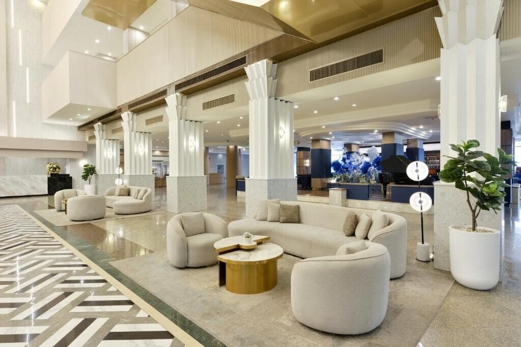 Фотографія The Twin Towers Hotel 4*