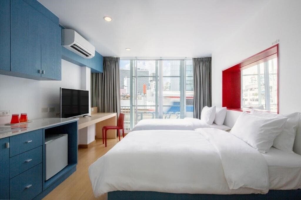 Готель 128 room and massage bangkok 3*
