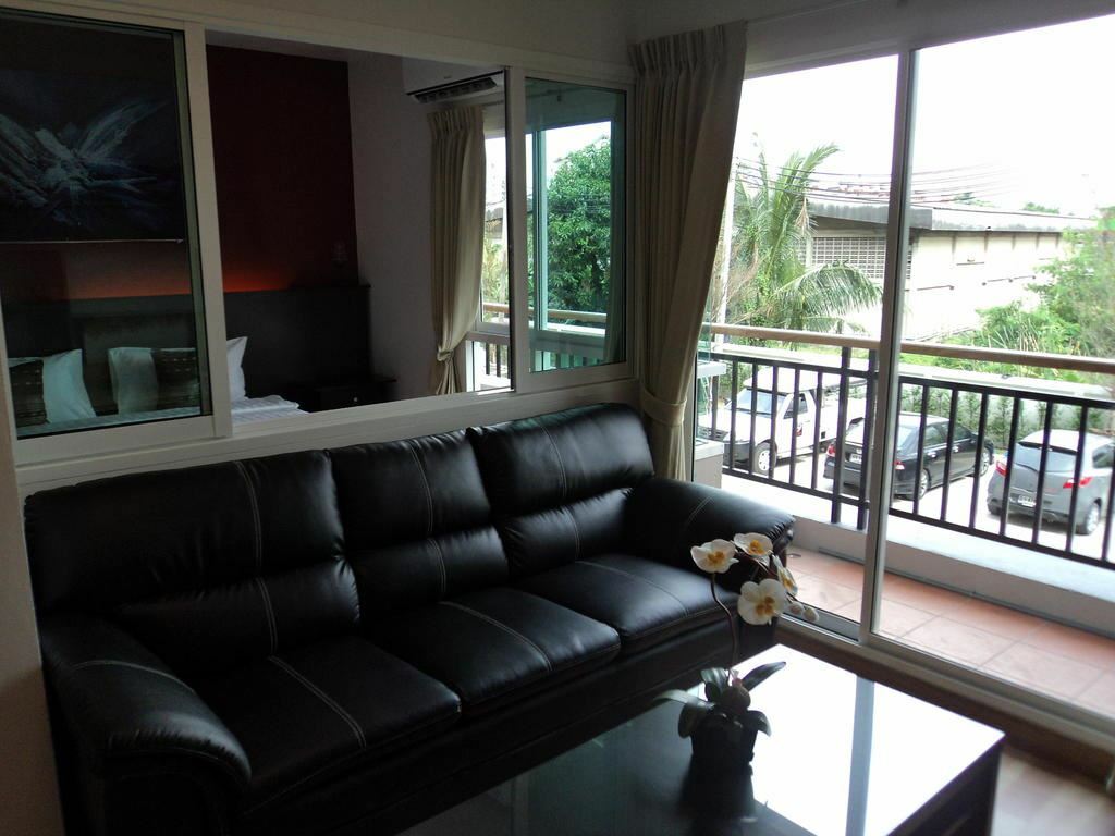 Фотографія 101 Holiday Suite Bangkok 4*