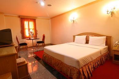 Картинка 13 Coins Hotel Ngam Wong Wan 2*