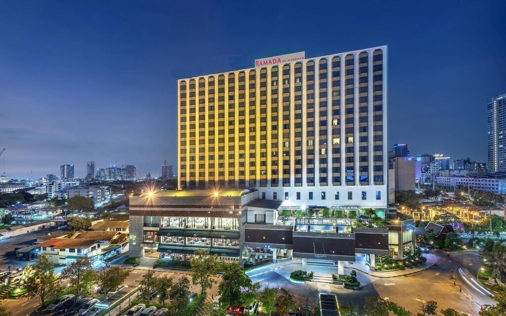 Готель Chaophya Park Hotel 4*