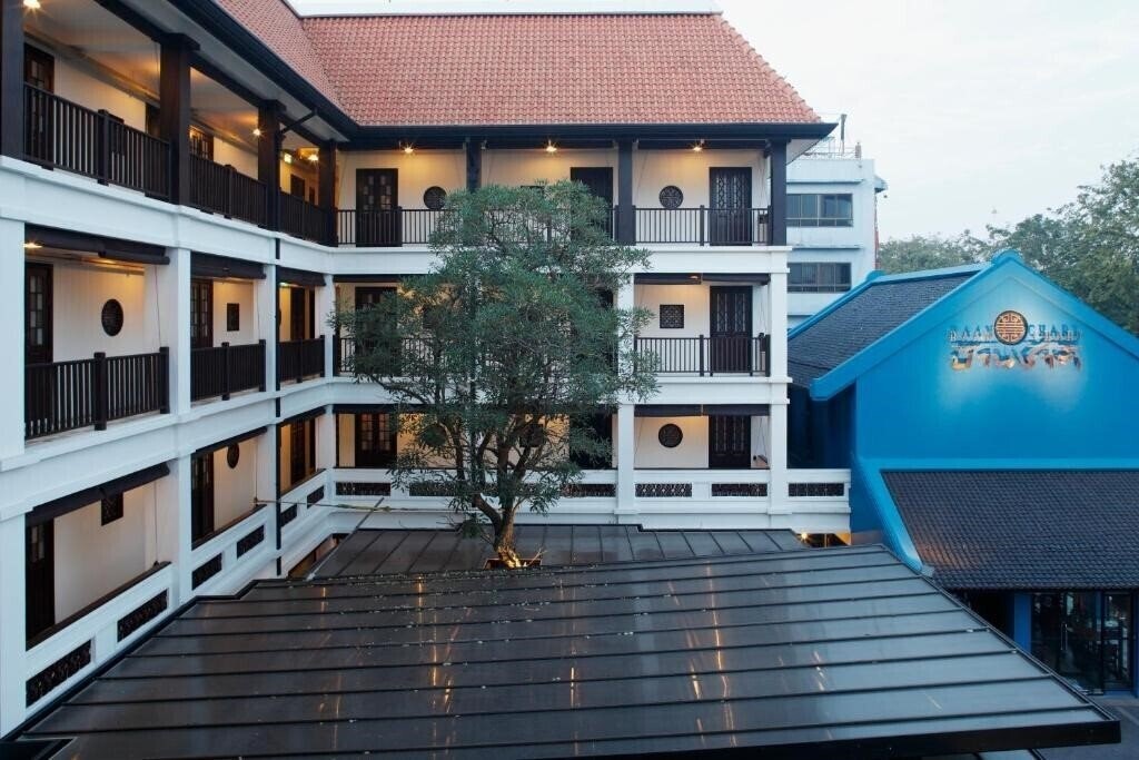 Отель Baan Chart Hotel 4*