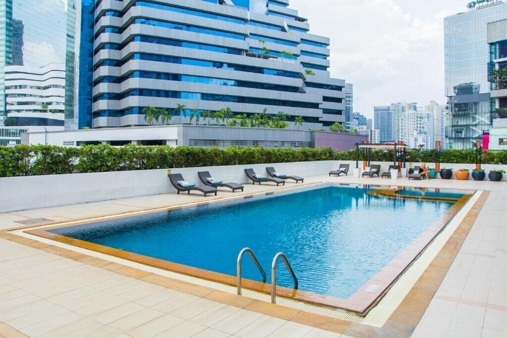 Отель Bangkok Hotel Lotus Sukhumvit 4*