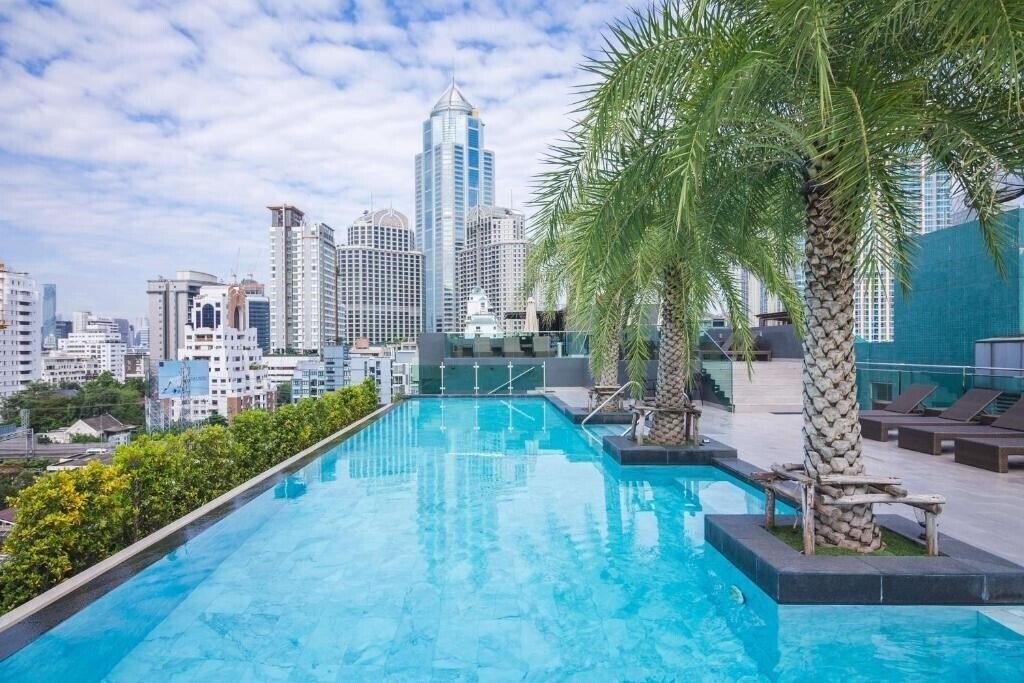 Отель Surestay Plus Sukhumvit 2 by Best Western 4*