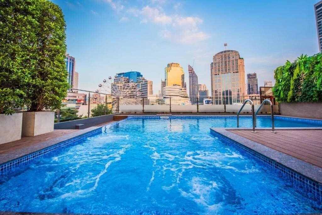 Отель Arawana Regency Park Sukhumvit 4*