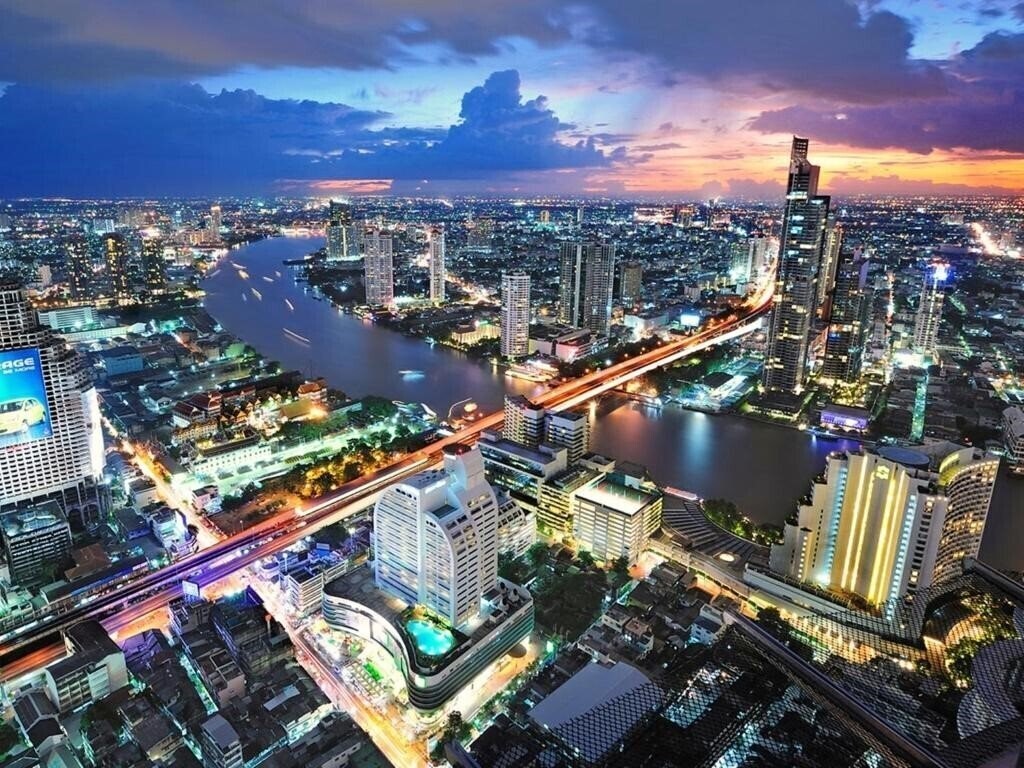 Отель Centre Point Silom 4*