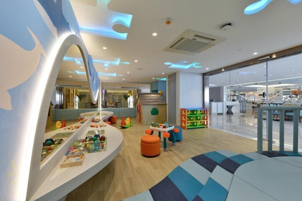 Картинка Centre Point Silom 4*