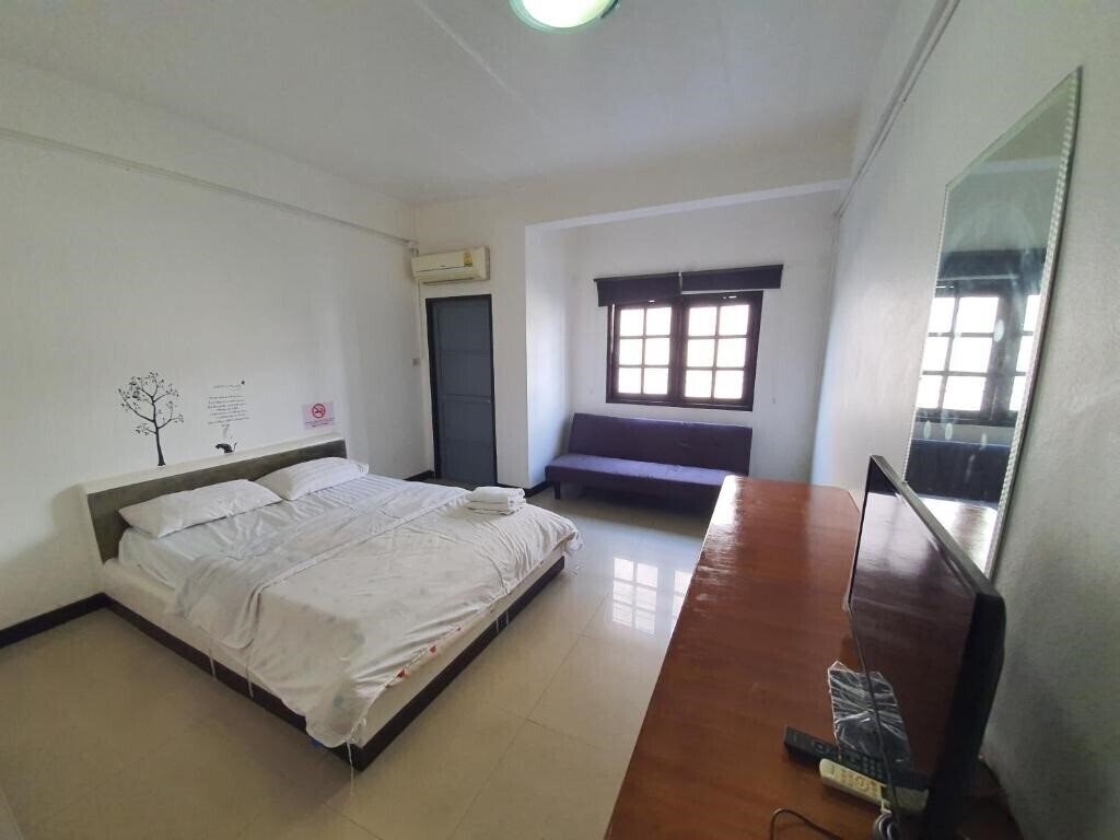 Готель A House Boutique Guesthouse Bangkok 2*