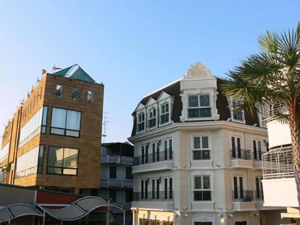 Готель Aurum The River Place 3*