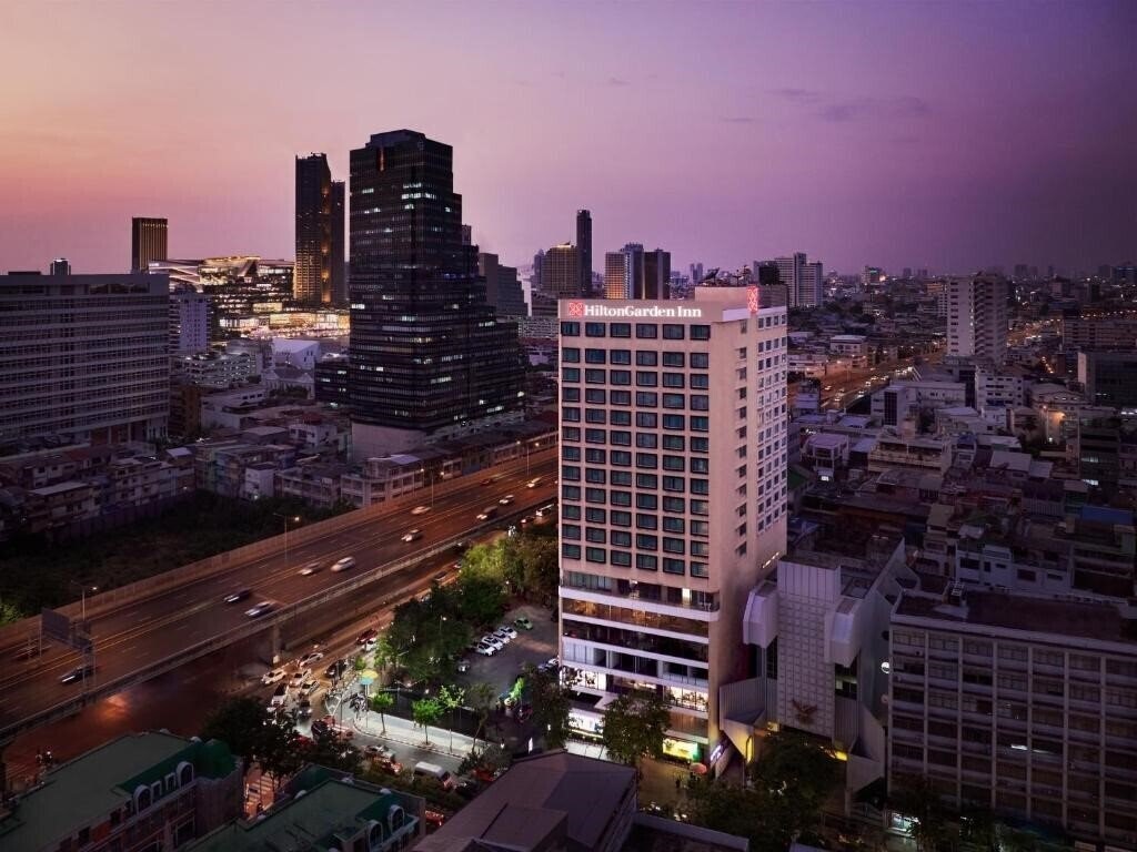 Отель Hilton Garden Inn Bangkok Silom 4*