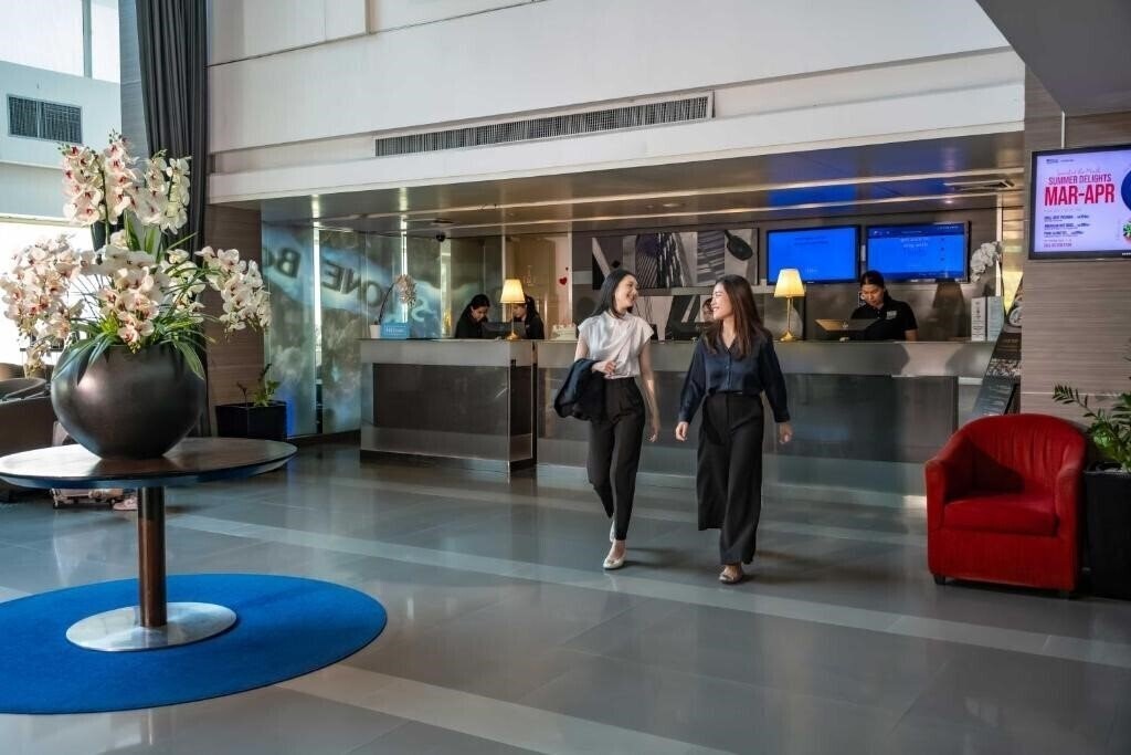 Фото Hilton Garden Inn Bangkok Silom 4*
