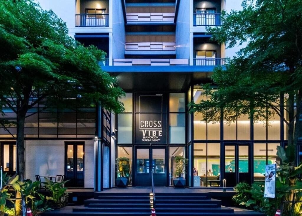 Отель Cross Vibe Bangkok Sukhumvit 4*