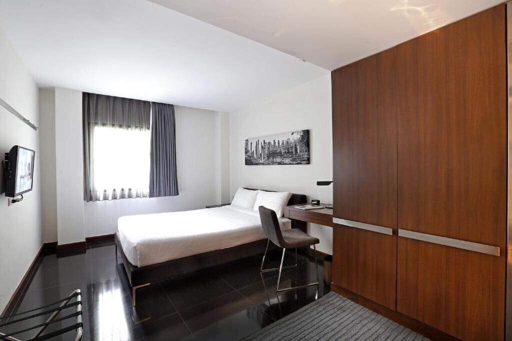 Фото S33 Compact Sukhumvit Hotel 3*