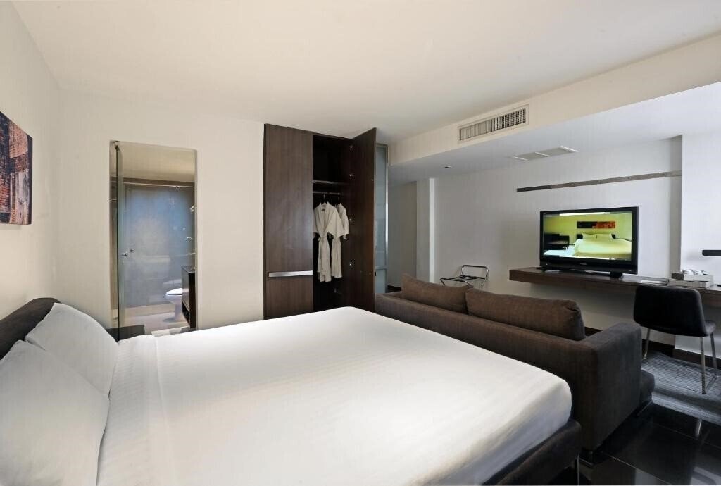 Картинка S33 Compact Sukhumvit Hotel 3*