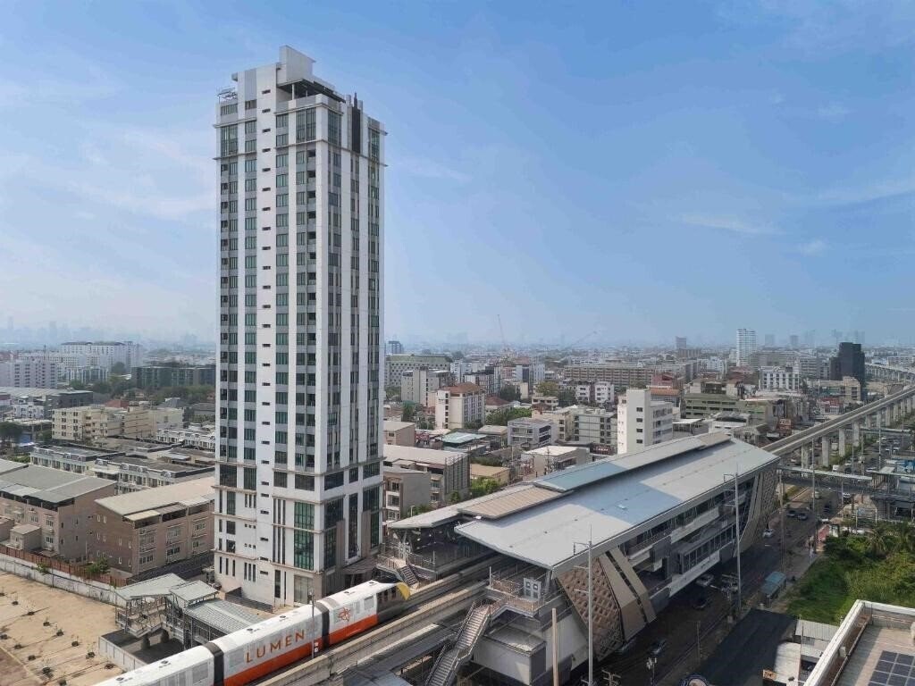Отель The Vertical Suite Hotel 4*
