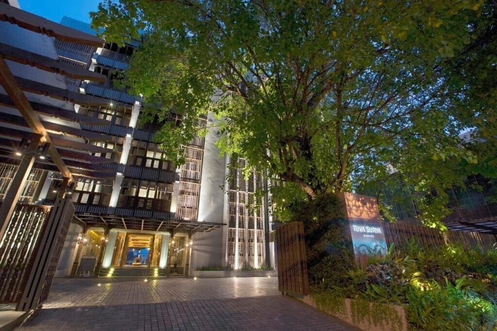 Отель Riva Surya Bangkok 4*