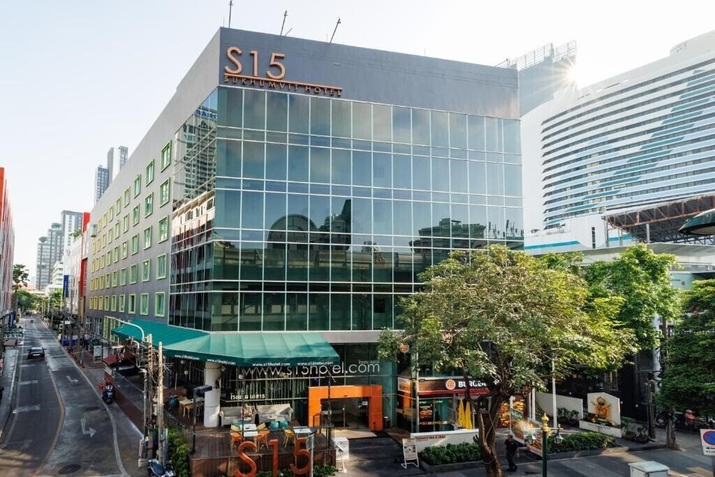Отель S15 Sukhumvit Hotel 4*