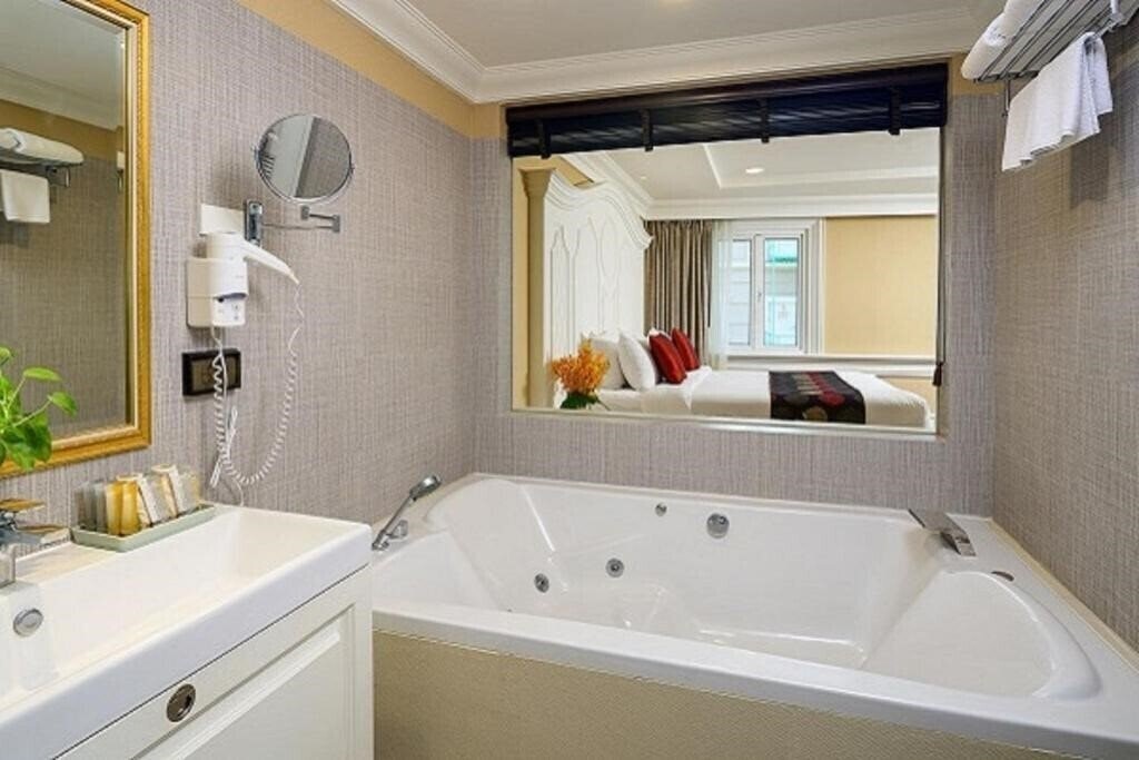 Фото Kingston Suites 4*