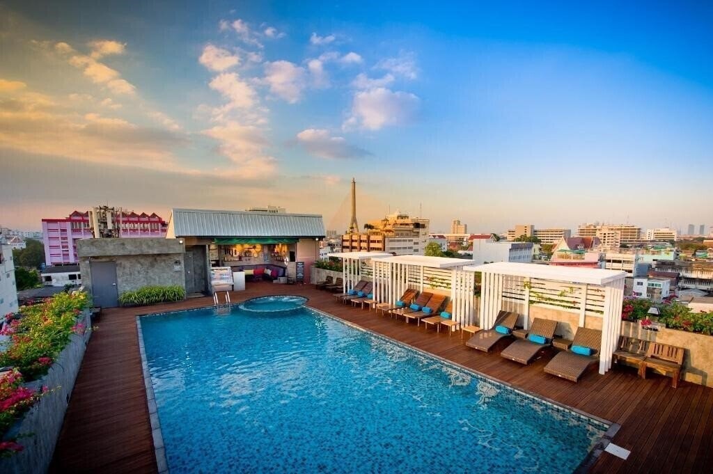 Готель Nouvo City Hotel 4*