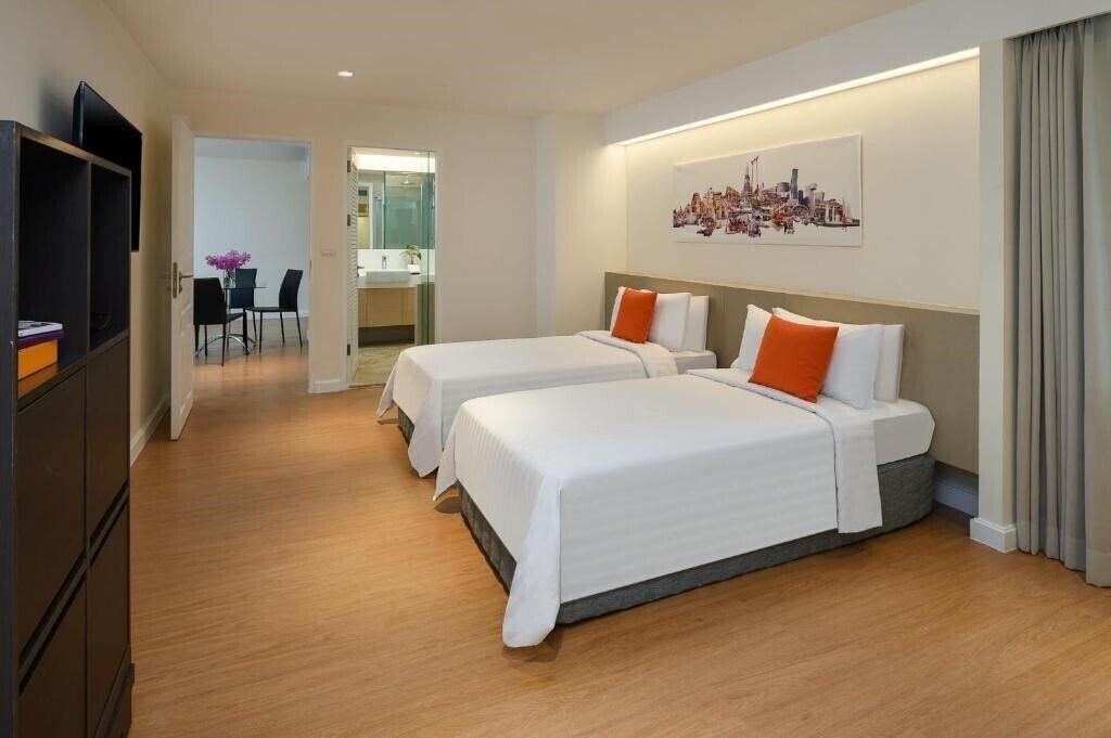Фото Phachara Suites 4*