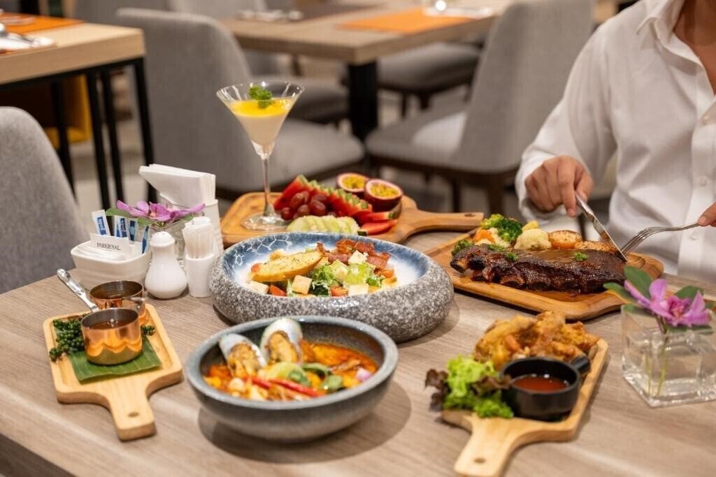 Фотографія Phachara Suites 4*