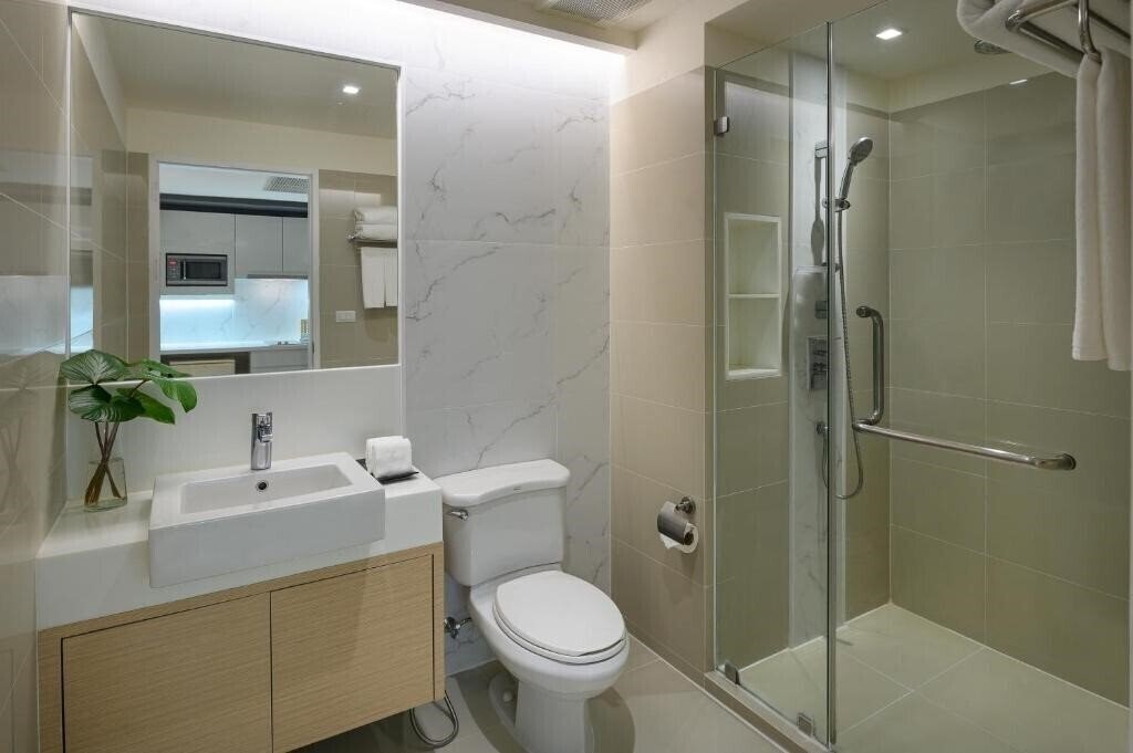 Фотографія Phachara Suites 4*