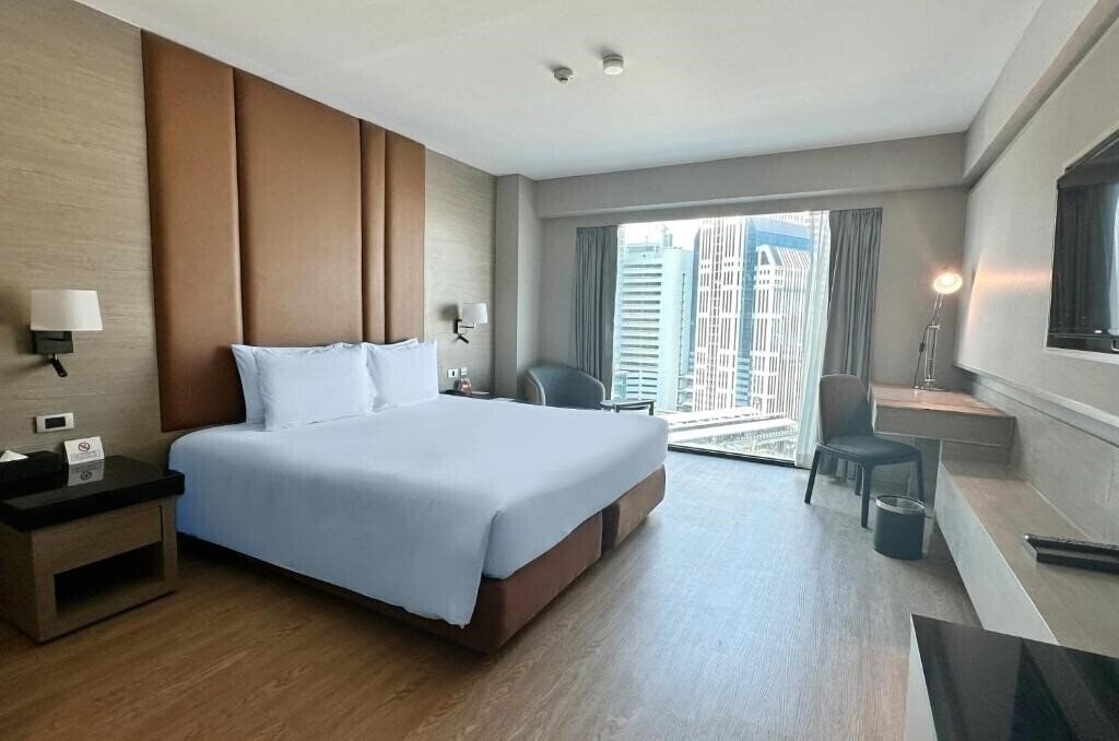 Отель Ramada By Wyndham Bangkok Sukhumvit 11 3*