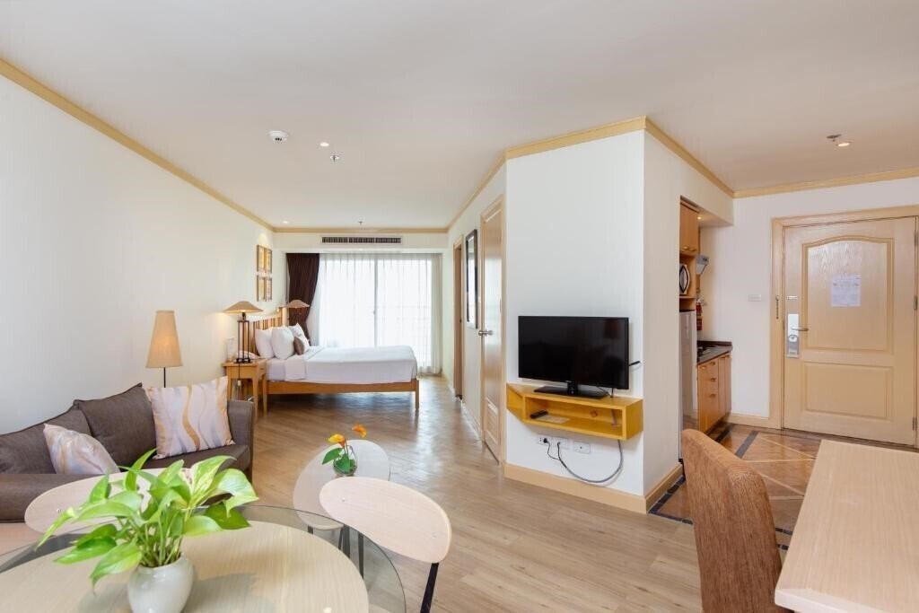 Отель Riverfront Bangkok 4*