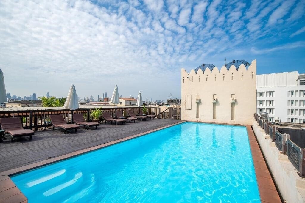 Отель Dewan Bangkok 3*