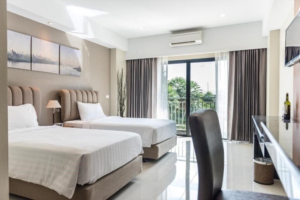 Готель Golden Foyer Suvarnabhumi Airport Hotel 4*