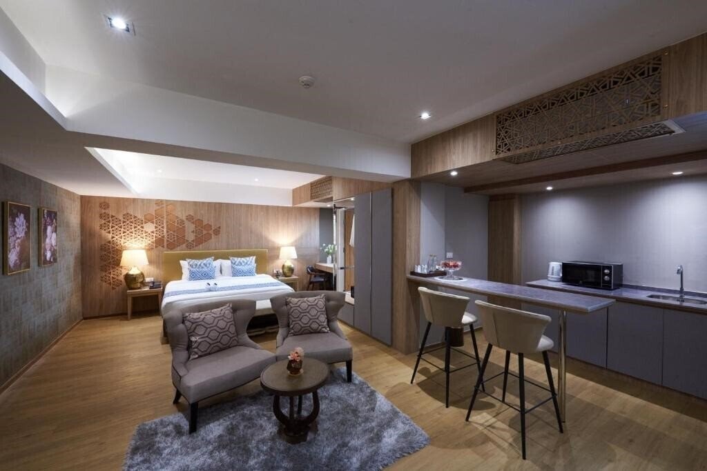 Отель Almas Hotel Bangkok 3*