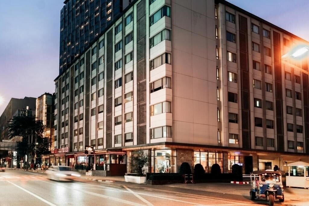 Готель 56 Surawong Bangkok Hotel 3*