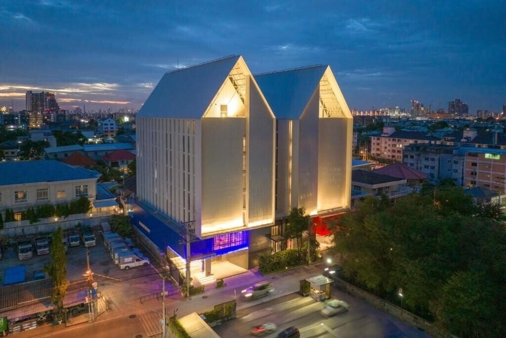 Готель Blue Hippo & Red Crocodile Hotel 4*