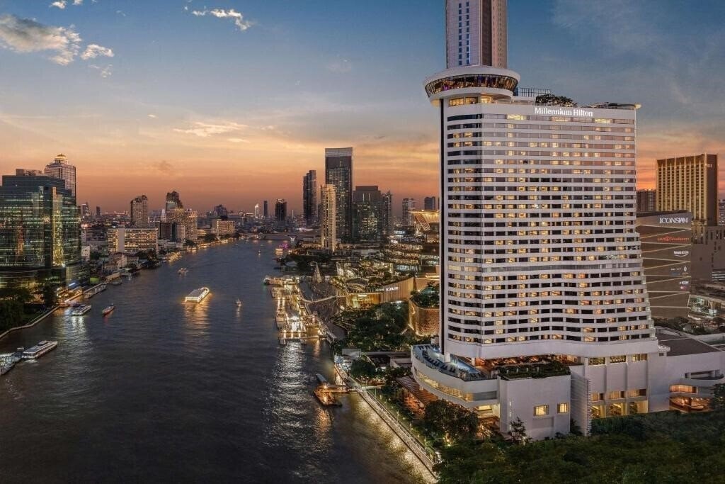 Готель Millennium Hilton 5*