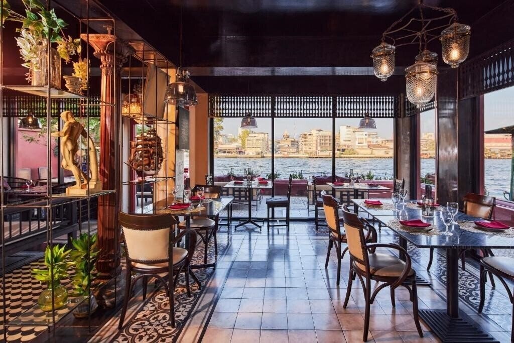 Фото Amdaeng Bangkok Riverside Hotel 4*